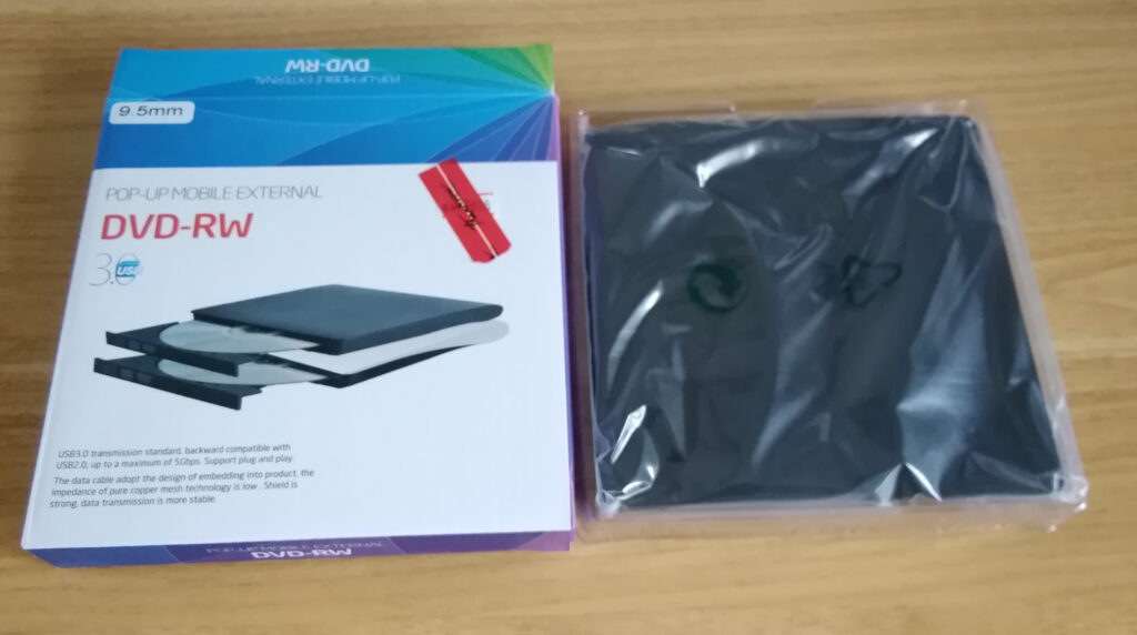 9 5mm厚 ウルトラスリムbdドライブ Uj 272を1 098円のusb3 0外付け光学ドライブケースに入れて活用してみた にらのり雑記ブログ